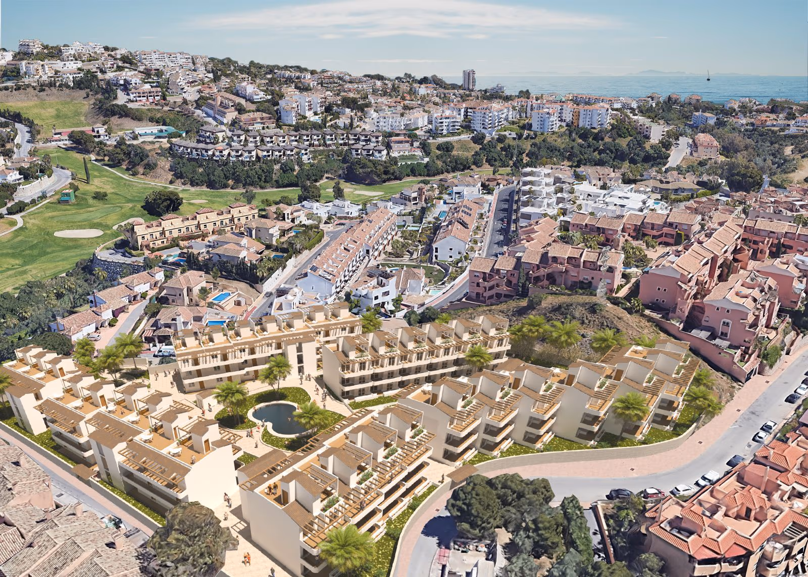 Vista aérea de Coral Mijas Residencial en Riviera del Sol, Mijas Costa, con el campo de golf y el mar Mediterráneo